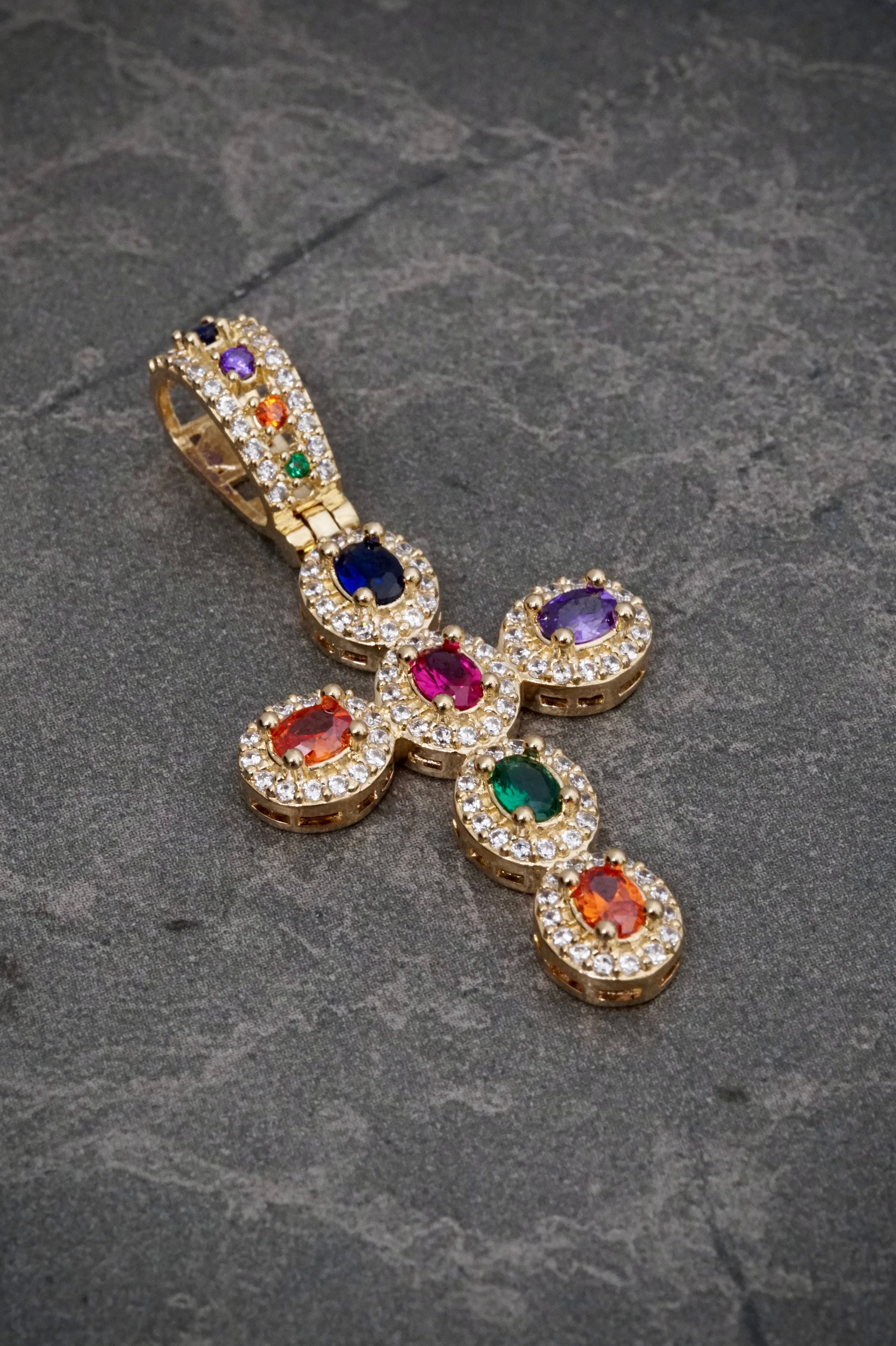 Dije cruz con swarovski multicolor 5.6gr / Largo 4.3cm / Oro Amarillo Nac B