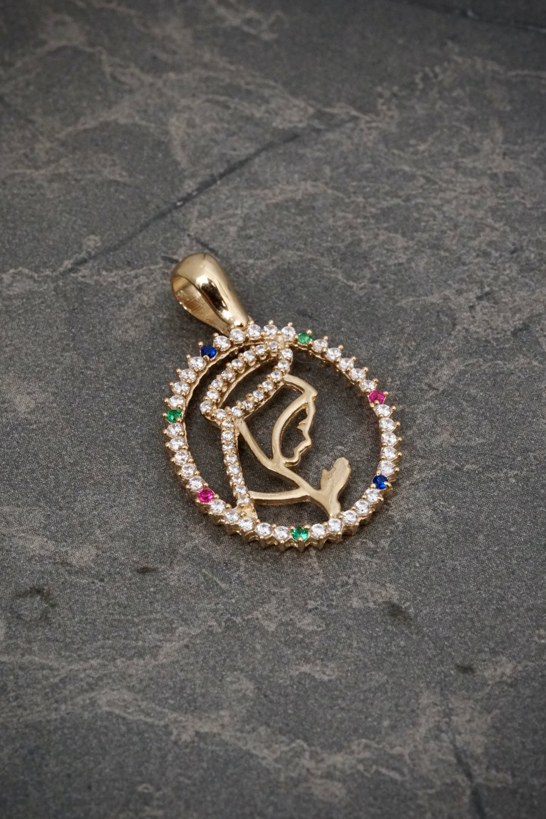 Dije virgen de guadalupe con swarovski multicolor 2.85gr / Largo 3cm — Oro Amarillo