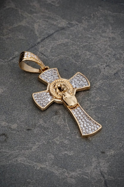 Dije cruz con cristo y swarovski blanco 5.35gr / Largo 4.3cm / Oro Amarillo Nac B