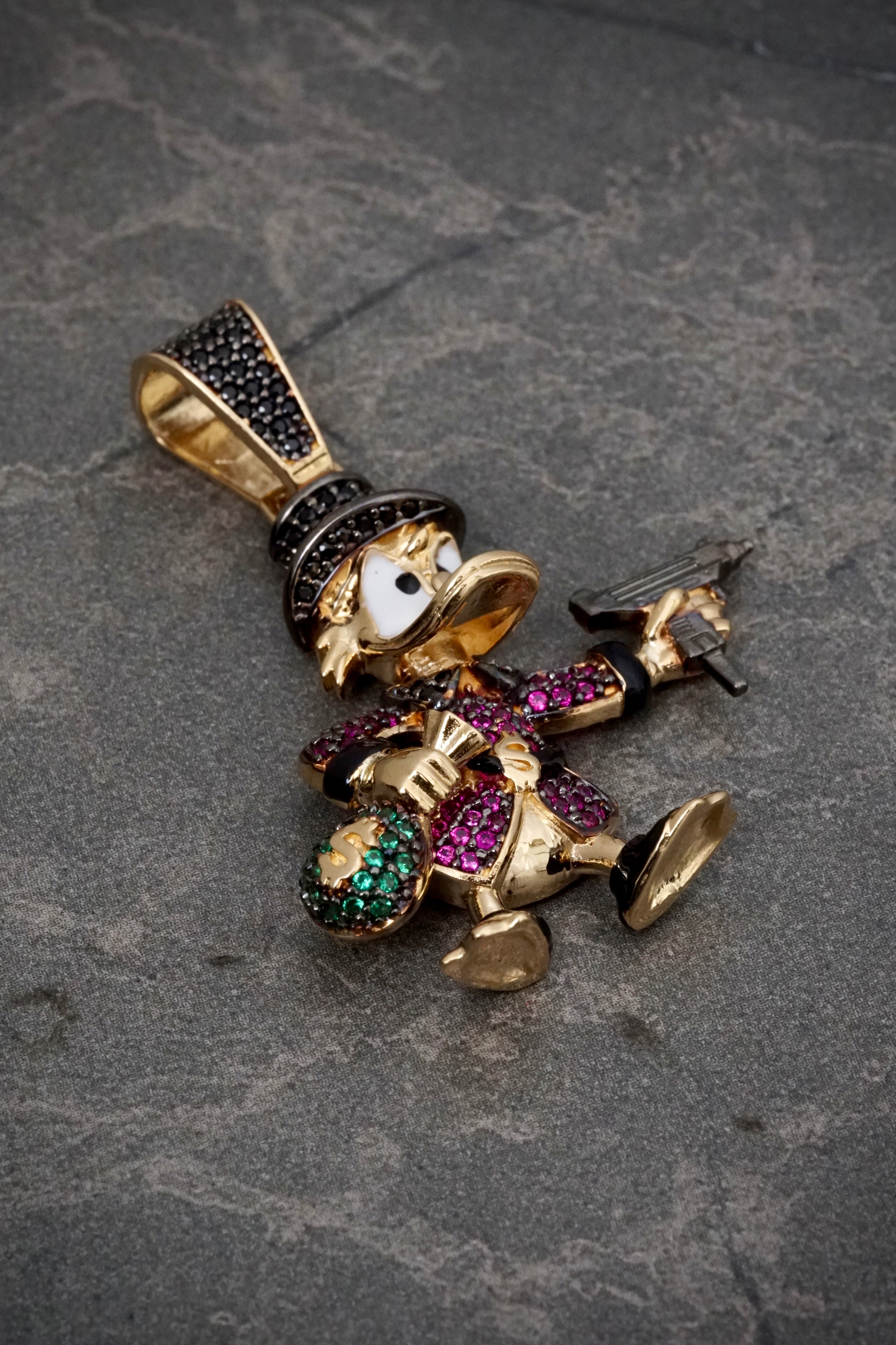 Dije tio rico con swarovski fucsia y negro 10.45gr / Largo 4.3cm / Oro Amarillo Nac B
