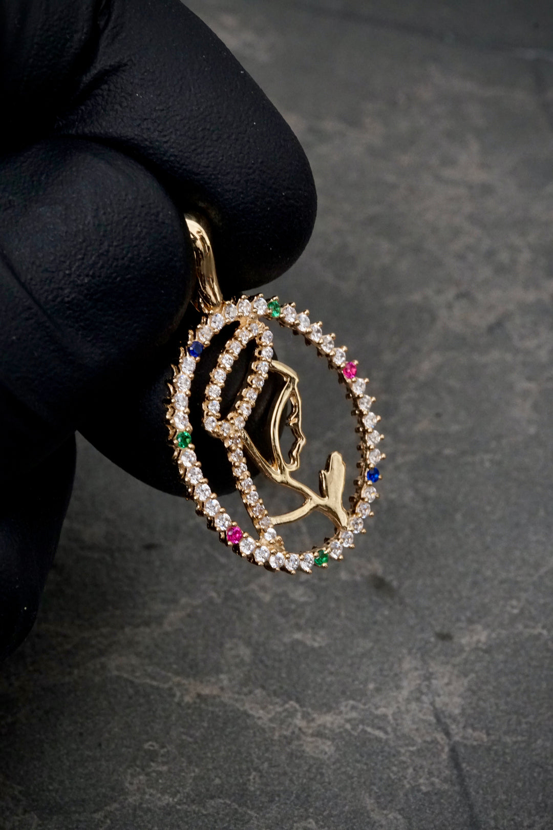 Dije virgen de guadalupe con swarovski multicolor 2.85gr / Largo 3cm — Oro Amarillo