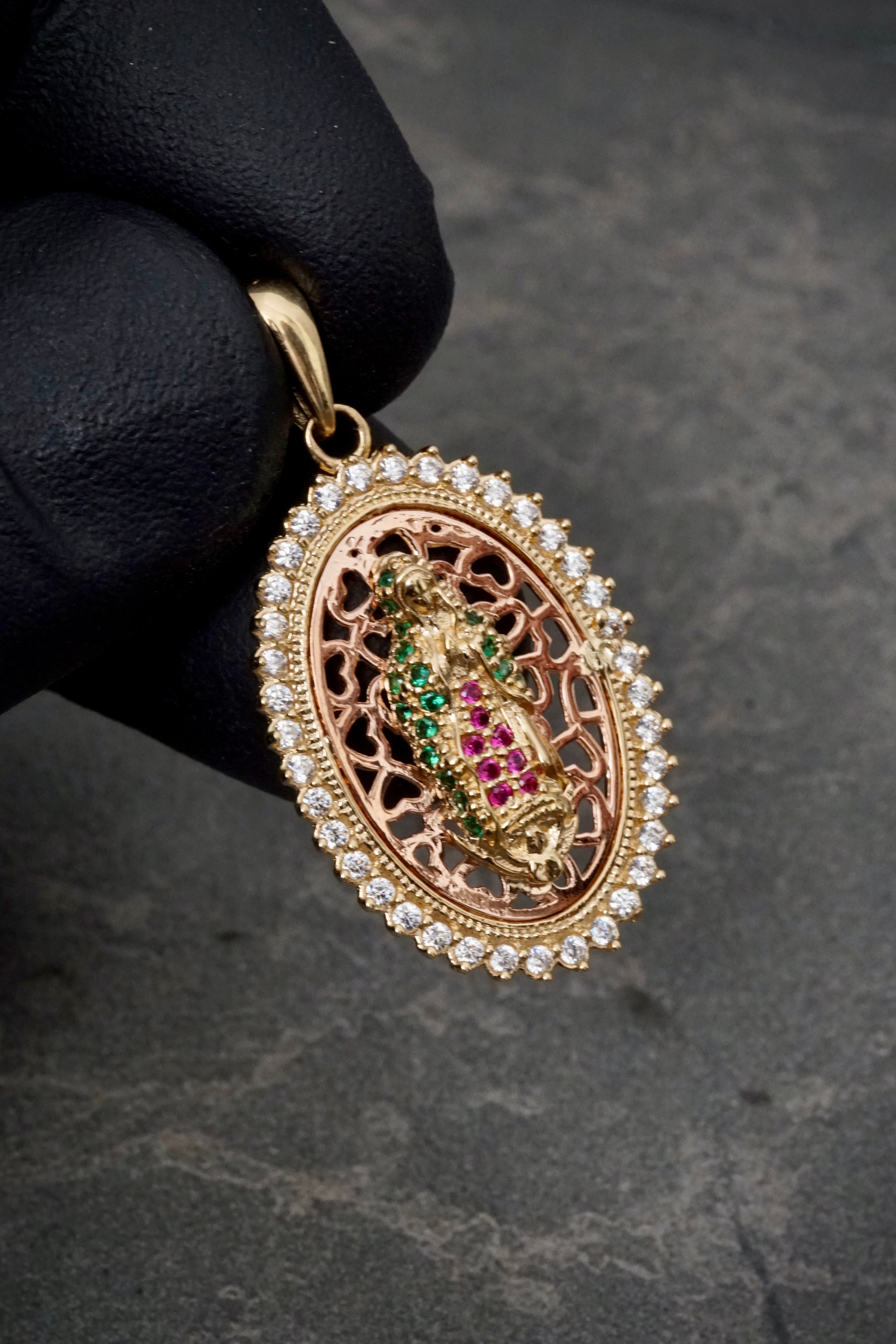 Dije virgen de guadalupe con swarovski fucsia y verde 4.3gr / Largo 3.3cm / Dos Oros Nac B