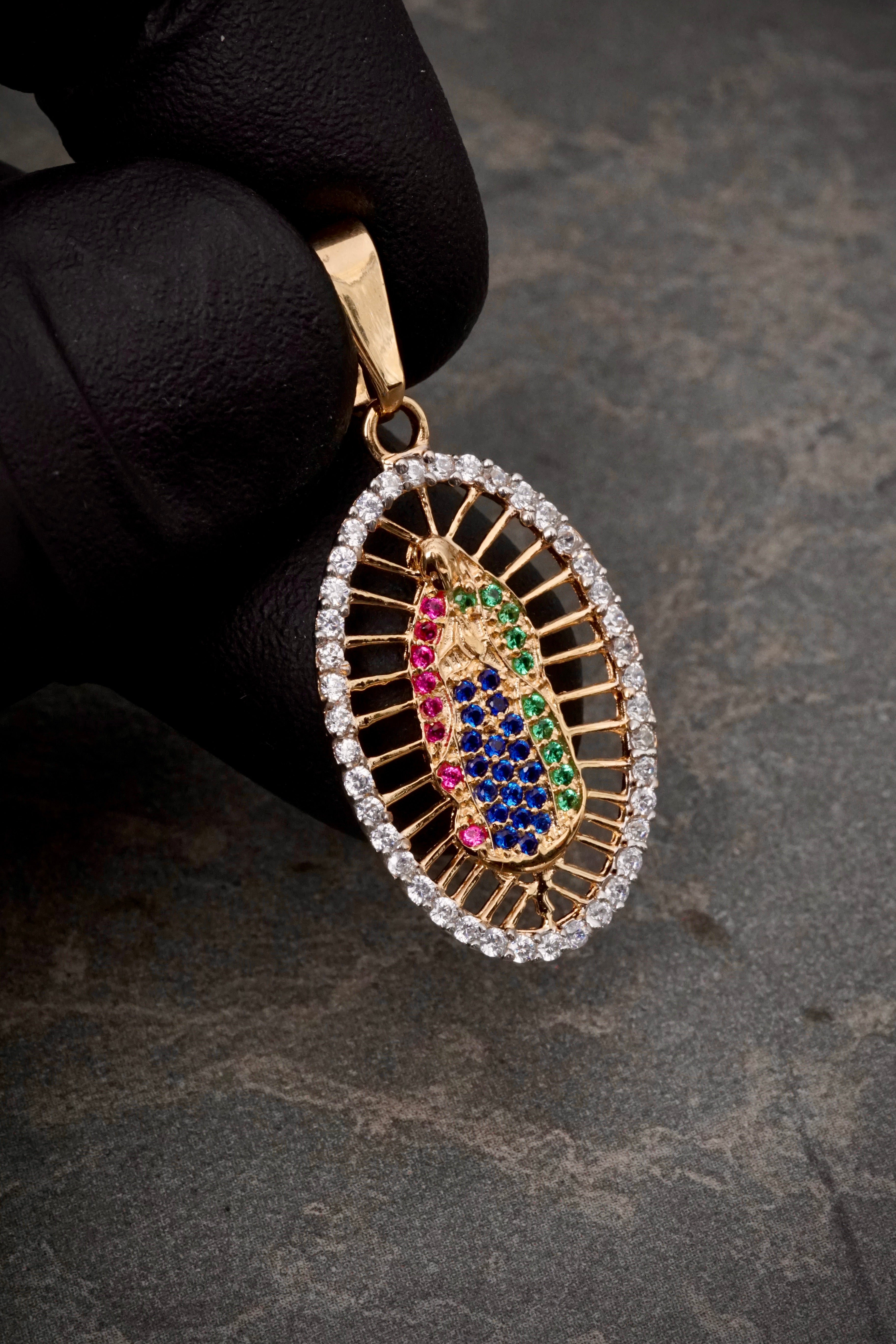 Dije virgen de guadalupe con swarovski multicolor 2.4gr / Largo 3.5cm / Oro Amarillo Nac B