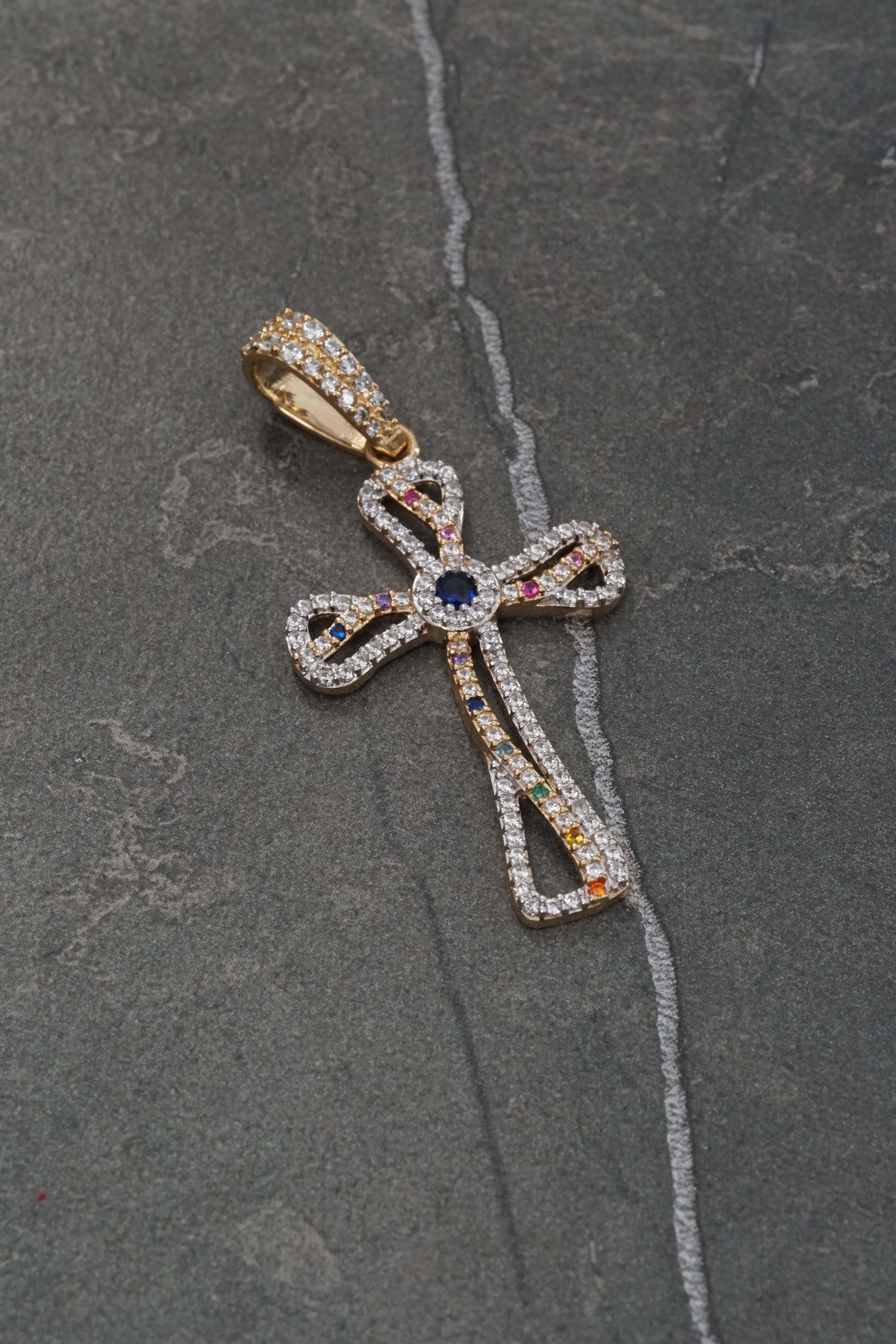 Dije cruz con swarovski multicolor 3.7gr / Largo 4.6cm / Oro Amarillo Nac M