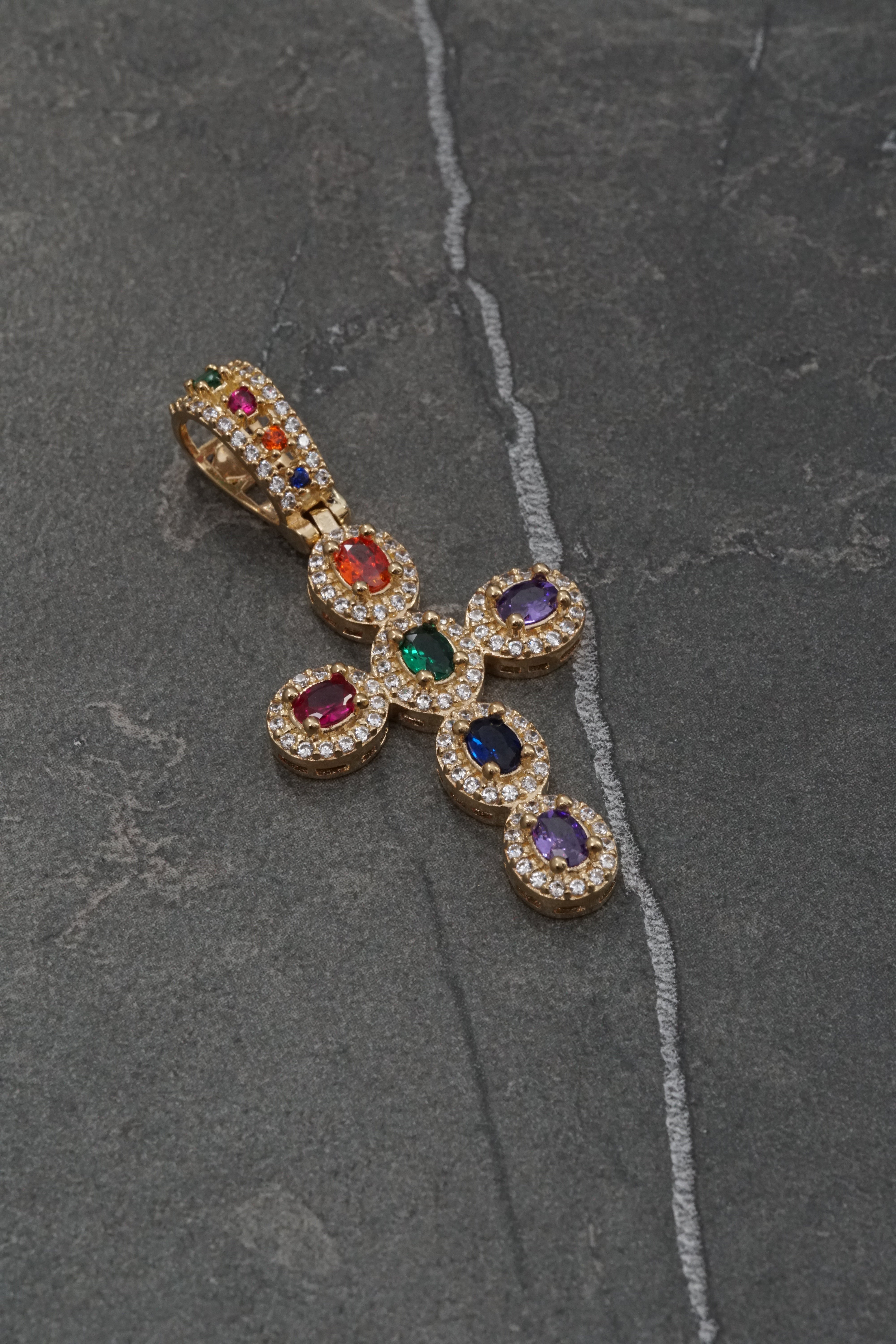 Dije cruz con swarovski multicolor 5.4gr / Largo 4.3cm / Oro Amarillo Nac M