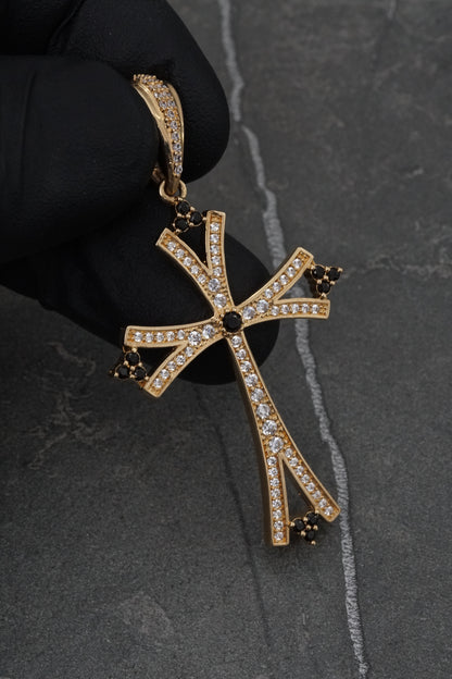 Dije cruz con swarovski blanco y negro 5.9gr / Largo 5.3cm / Oro Amarillo Nac M