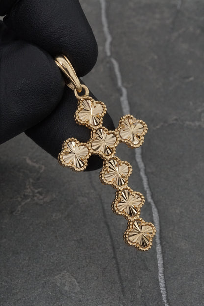Dije cruz lucky clover diamantada 4.9gr / Largo 4.9cm / Oro Amarillo Nac M