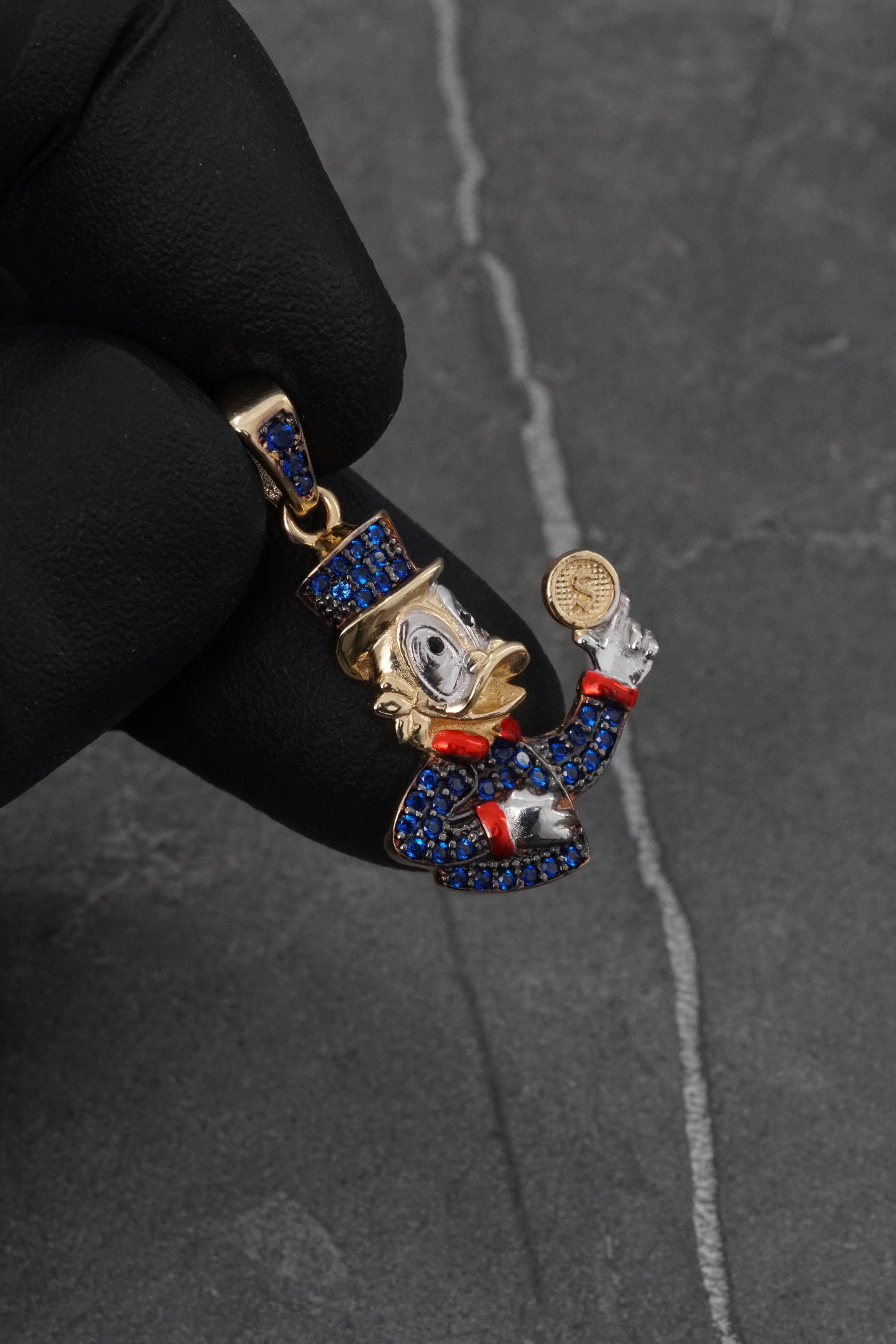 Dije tio rico con swarovski azul 3.45gr / Largo 3cm / Oro Amarillo Nac M