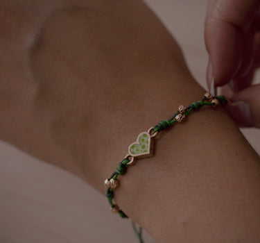 Pulsera en hilo verde con herraje de corazon 2.9gr / Oro Rosado (Joya) M