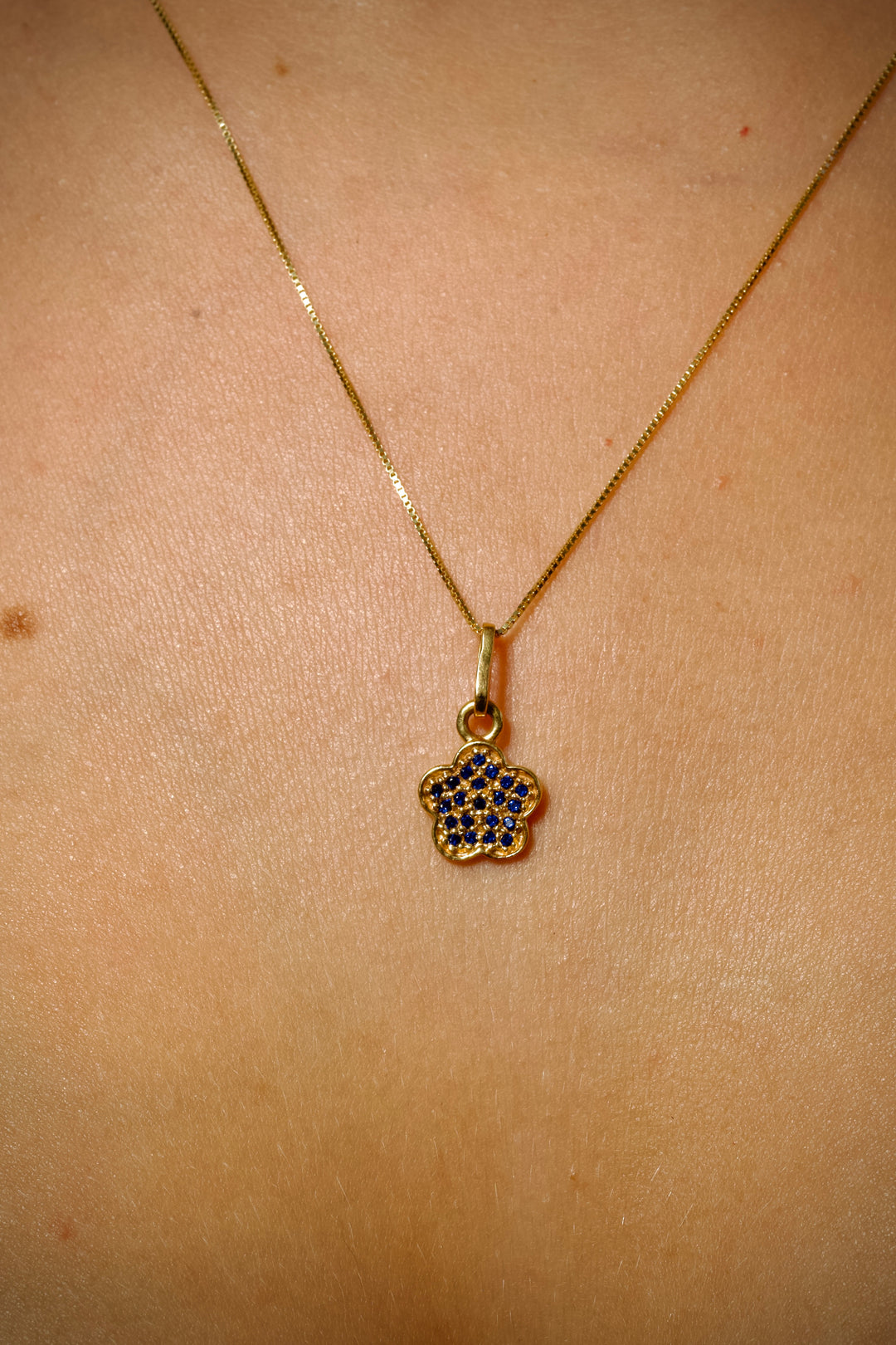Dije de estrella 0.9gr / 1.8cm — Oro Amarillo