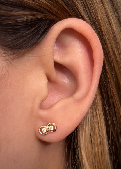 Topos infinito con swarovski blanco 0.85gr / Largo 0.49cm / Oro Amarillo Nac B