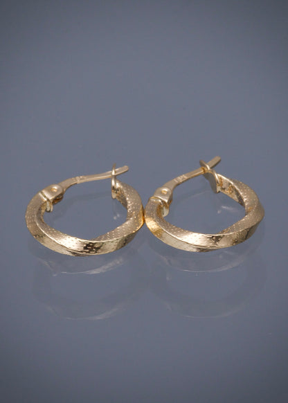 Candongas semi entorchadas con grabado 1.3gr / Largo 1.9cm / Oro Amarillo Nac P