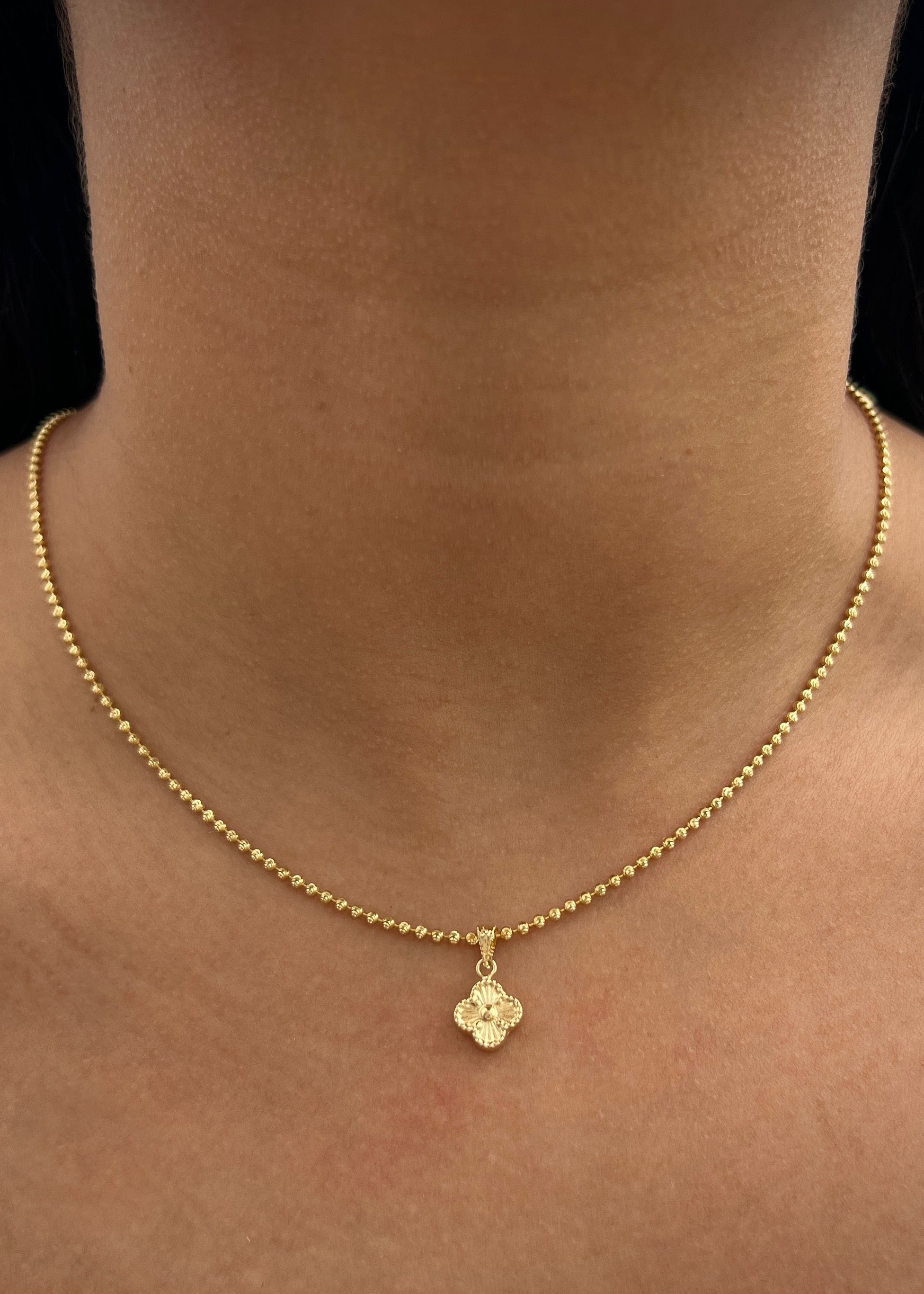 Dije lucky clover 0.4gr / Largo 1.5cm / Oro Amarillo Nac B