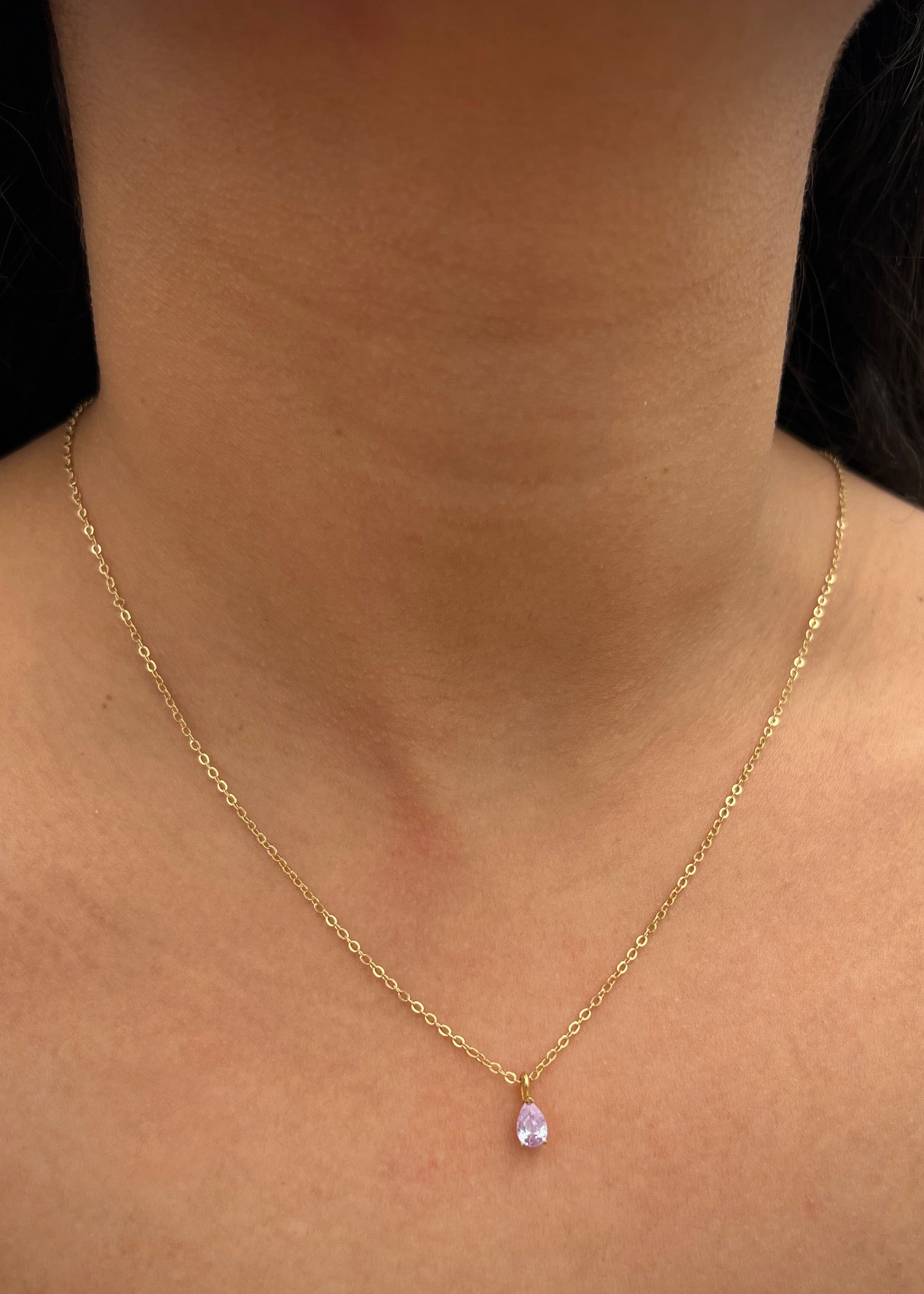 Dije con swarovski lila 0.4gr / Largo 0.9cm / Oro Amarillo Nac B
