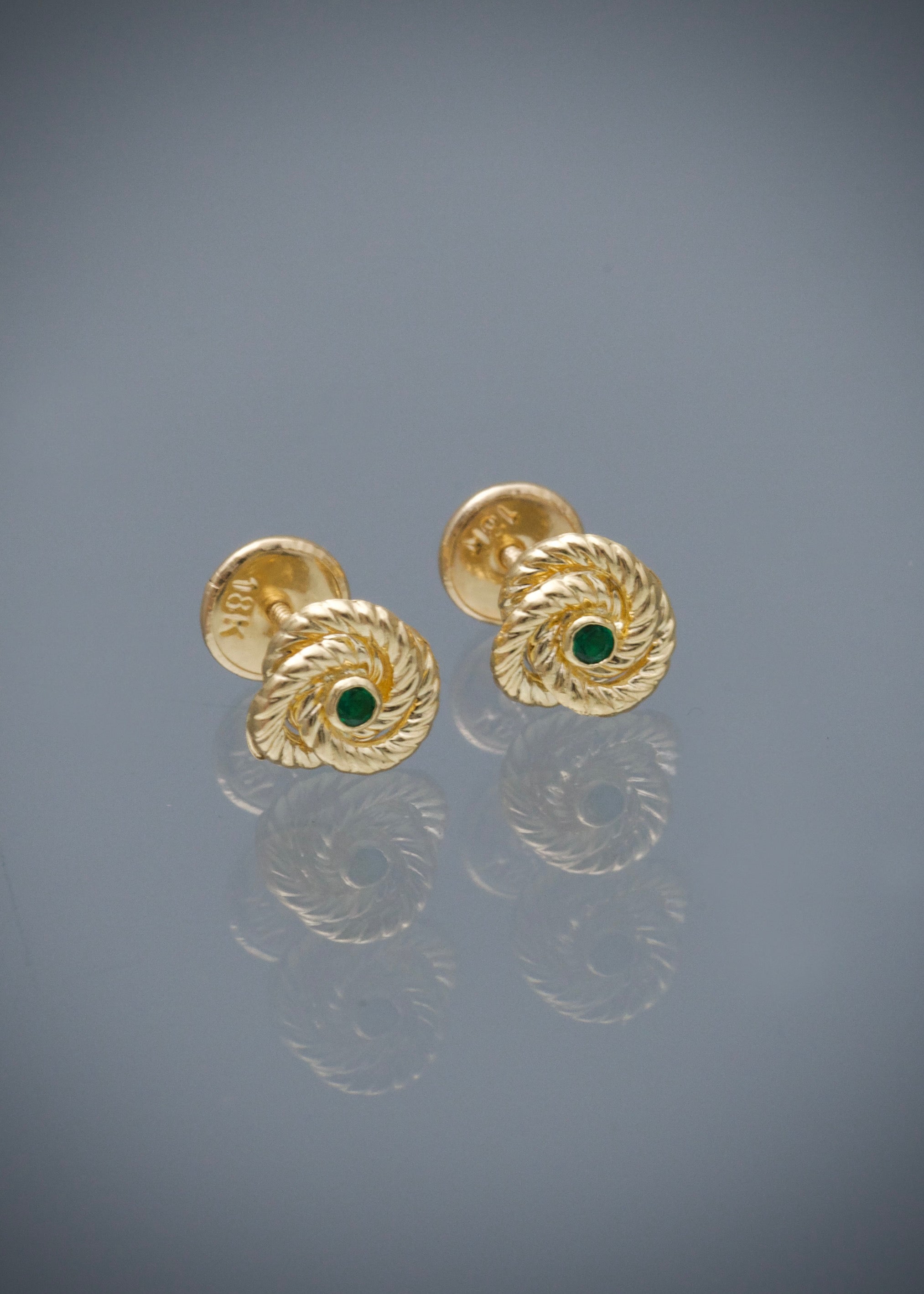 Topos flor con swarovski verde 0.8gr / Largo 0.7cm / Oro Amarillo Nac B