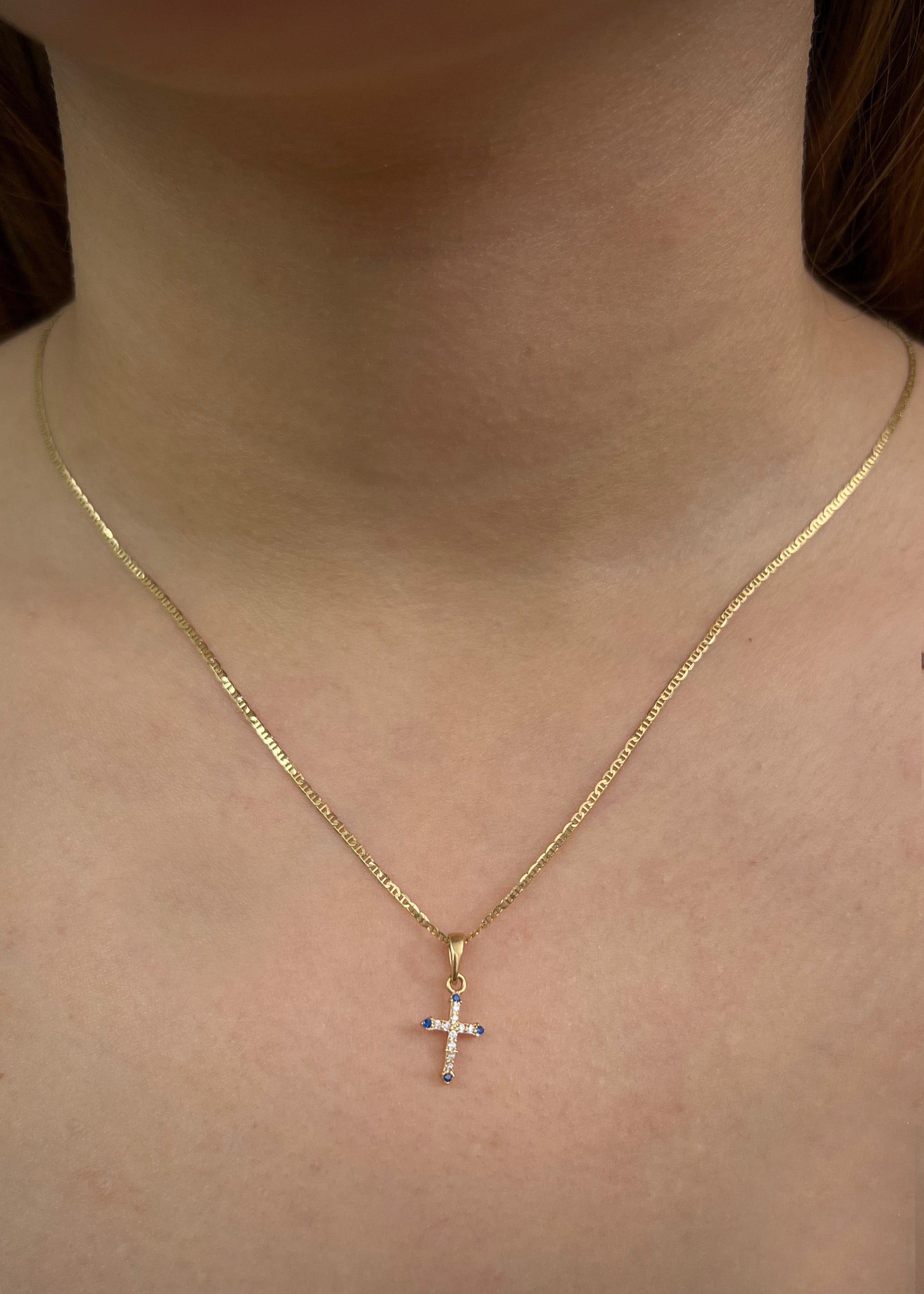 Dije cruz con swarovski azul y blanco 0.5gr / Largo 1.7cm / Oro Amarillo Nac M