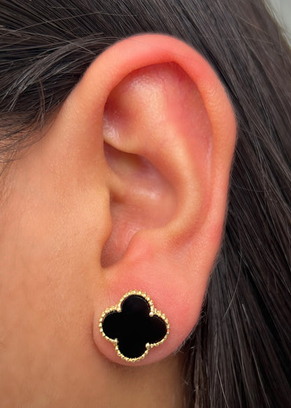 Topos lucky clover piedra negra 3.6gr / largo: 1.2cm / Oro Amarillo Nac B