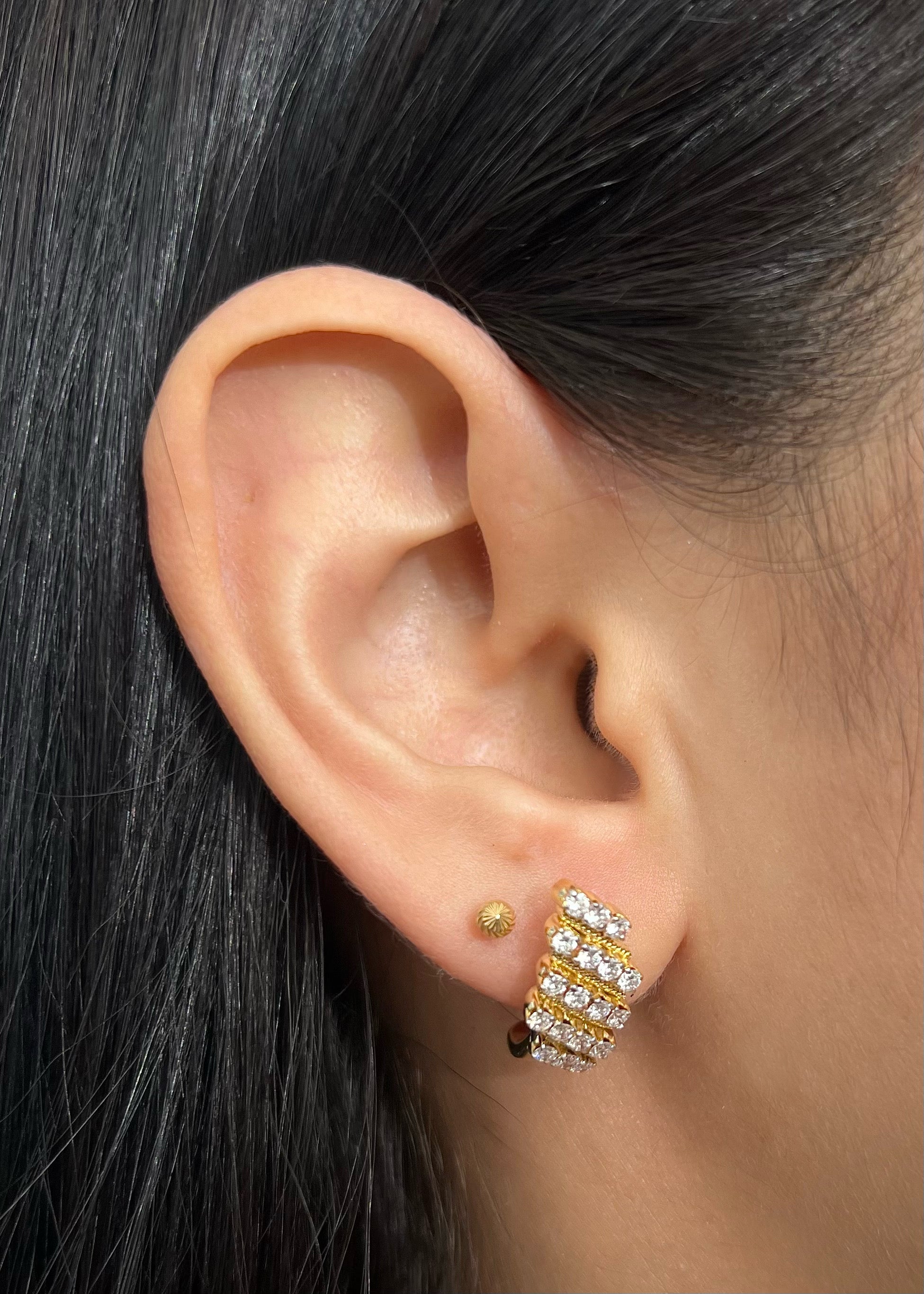 Aretes con 140pts de diamante blanco 9gr / Largo 2cm / Oro Amarillo (Joya) M