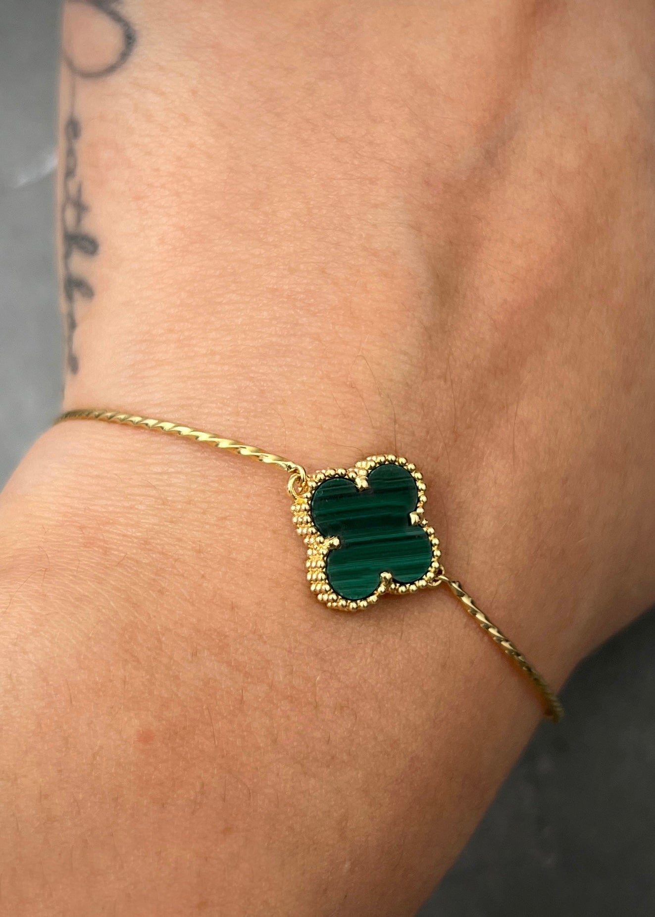 Pulso lucky clover piedra verde 3.65gr / Largo 16cm / Oro Amarillo italy cte M