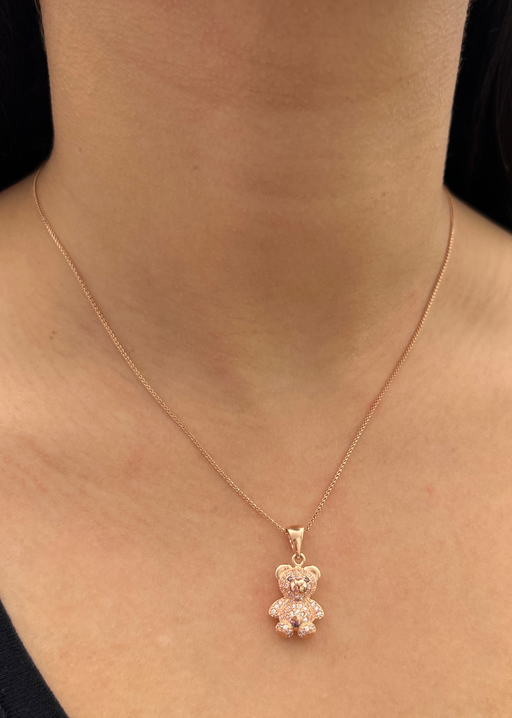 Dije oso con swarovski blanco 3.5gr / Largo 2.4cm / Oro Rosado Nac M
