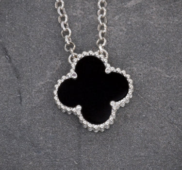 Cadena lucky clover piedra negra 4.1gr / Largo: 50cm / Plata P