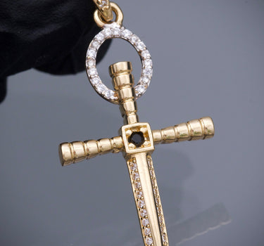 Dije cruz con swarovski negro y blanco 3.55gr / Largo 4.3cm / Oro Amarillo Nac M