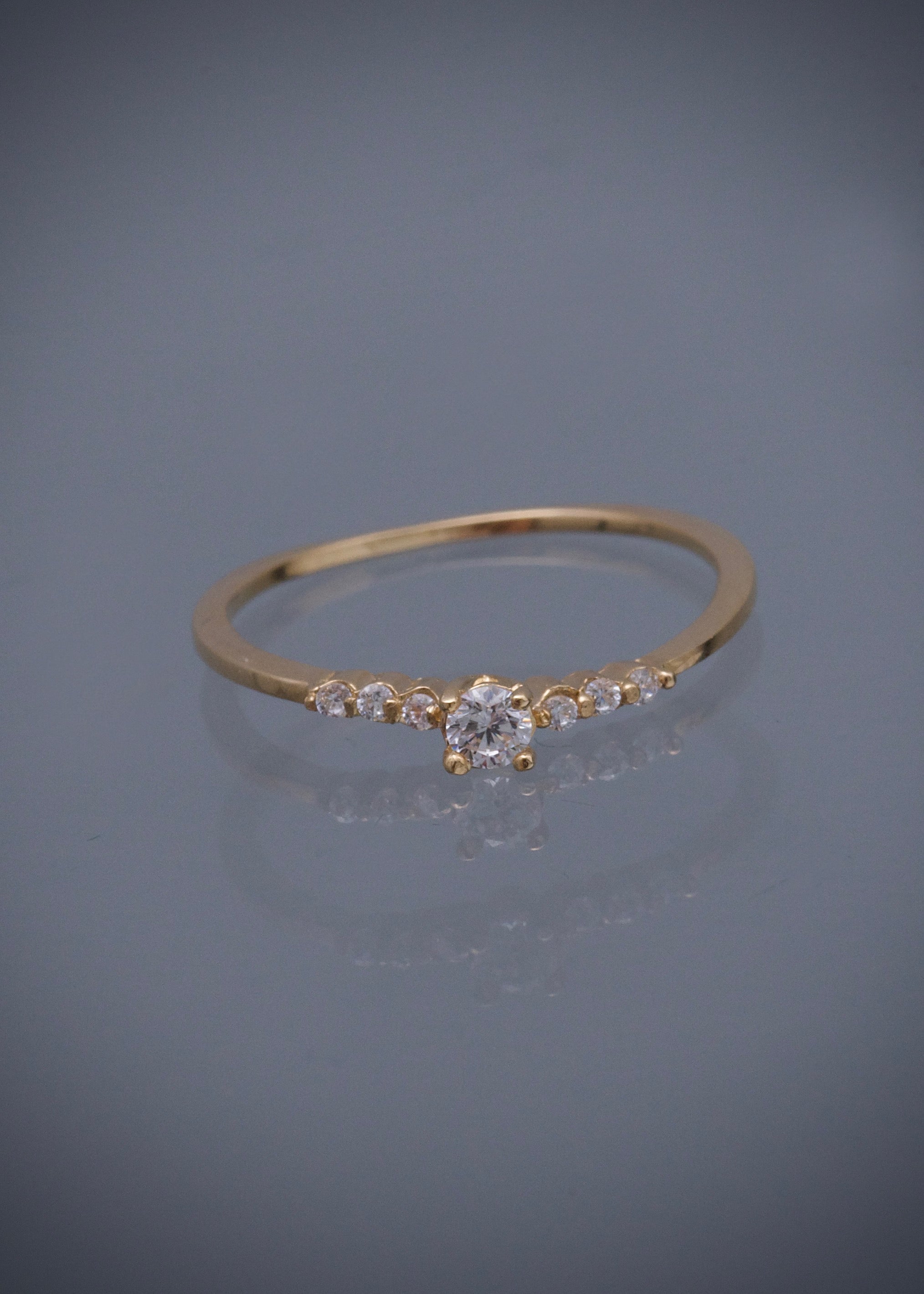 Solitario con swarovski blanco 1.1gr / TALLA 6 3/4 / Oro Amarillo Nac P