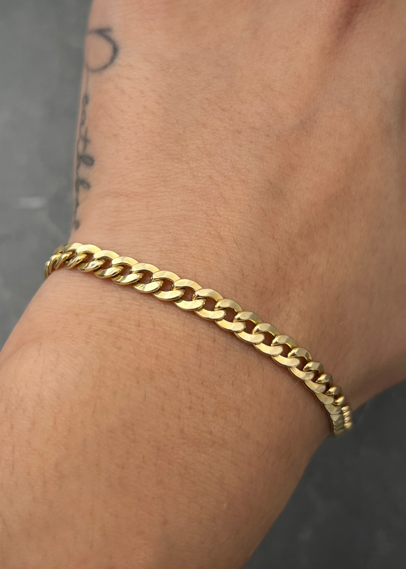 Pulso cubano 5.6gr / Largo 21cm / Oro Amarillo italy cte P