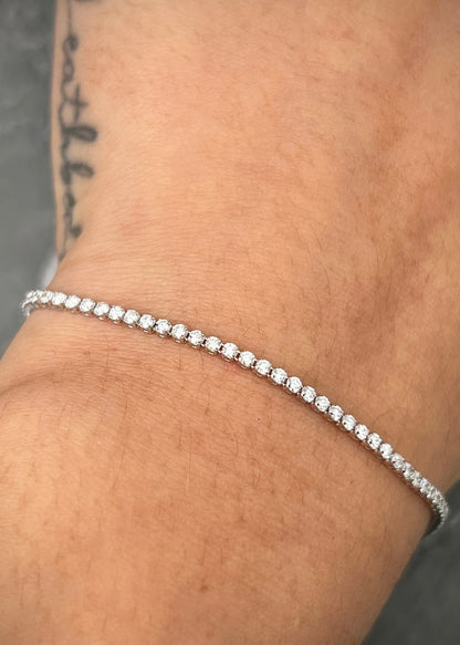 Pulso tenis con 122pts de diamantes blancos 2.05gr / Largo 17.5cm / Oro Blanco (Joya) B