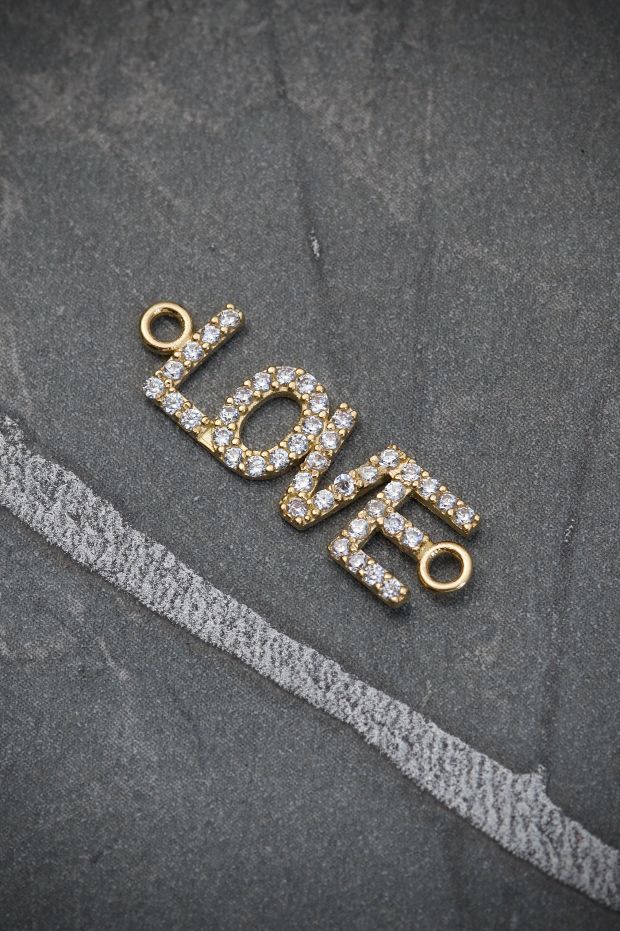 Herraje "love" con swarovski blanco 0.7gr / 2cm / Oro Amarillo Nac B