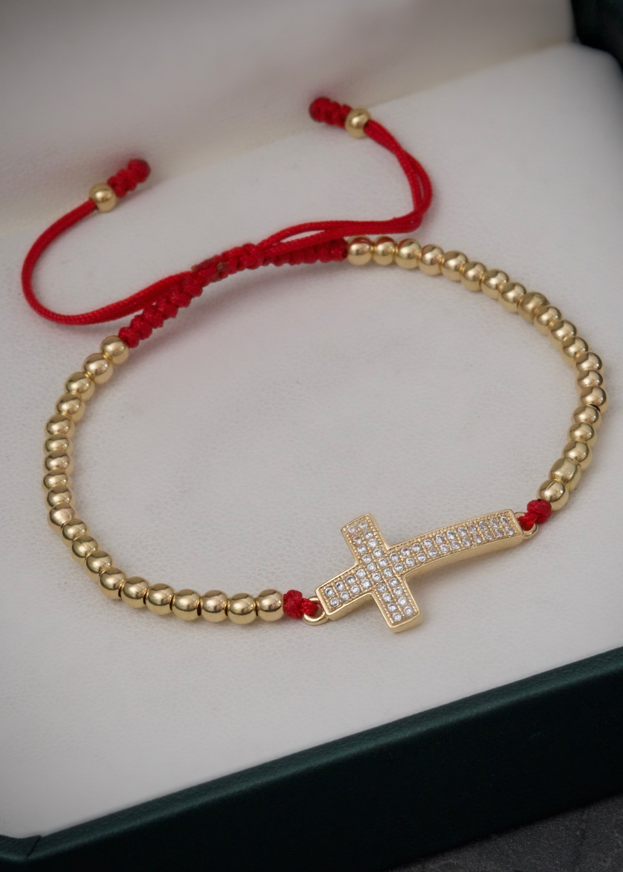 Pulsera en hilo rojo con herraje de cruz 3.5gr / Oro Amarillo (Joya) M