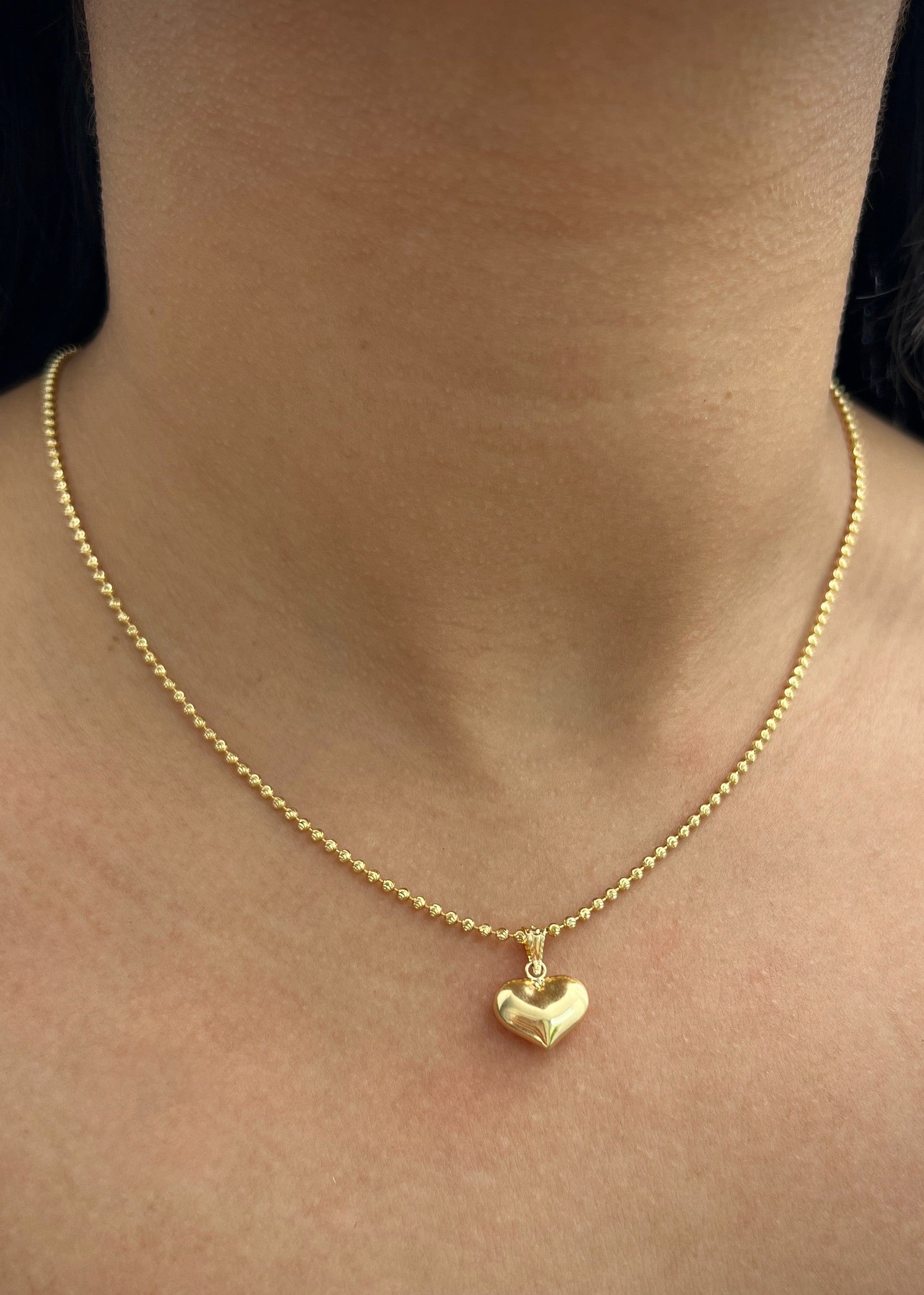Dije corazon liso 0.6gr / Largo 1.6cm / Oro Amarillo Nac B