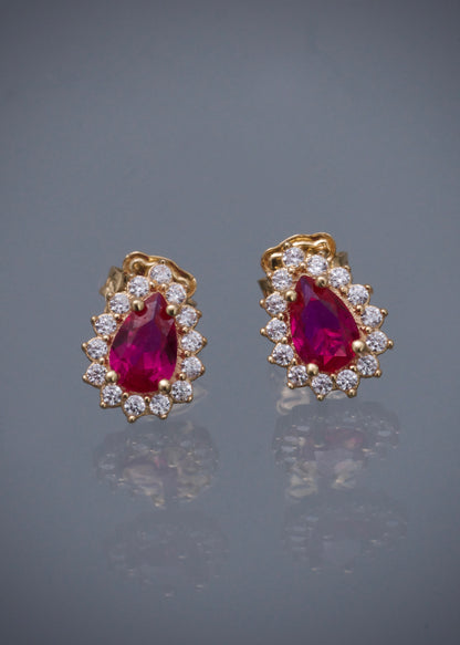 Topos gota con swarovski fucsia y blanco 1.7gr / Largo 1 cm / Oro Amarillo Nac B