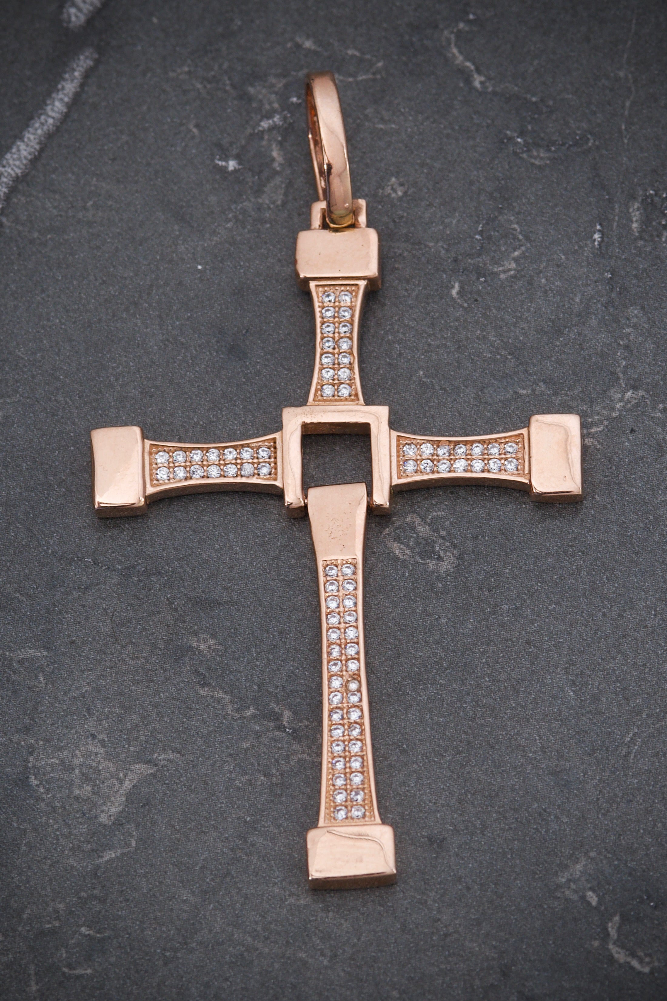 Dije de cruz articulada 6.4gr / Largo 6cm / Oro Rosado Nac M