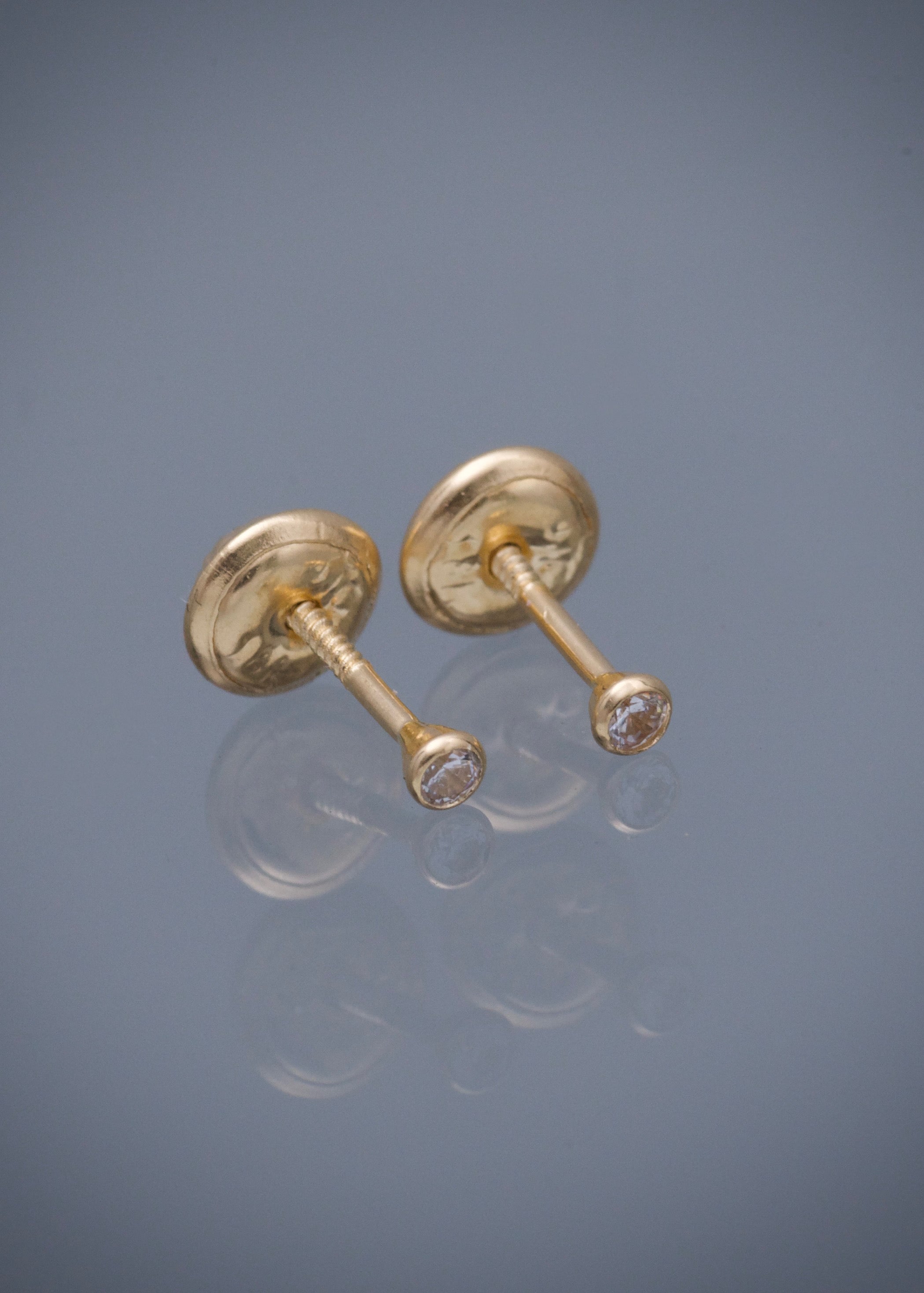 Topos circulo con swarovski blanco 0.5gr / Largo 0.22cm / Oro Amarillo Nac*