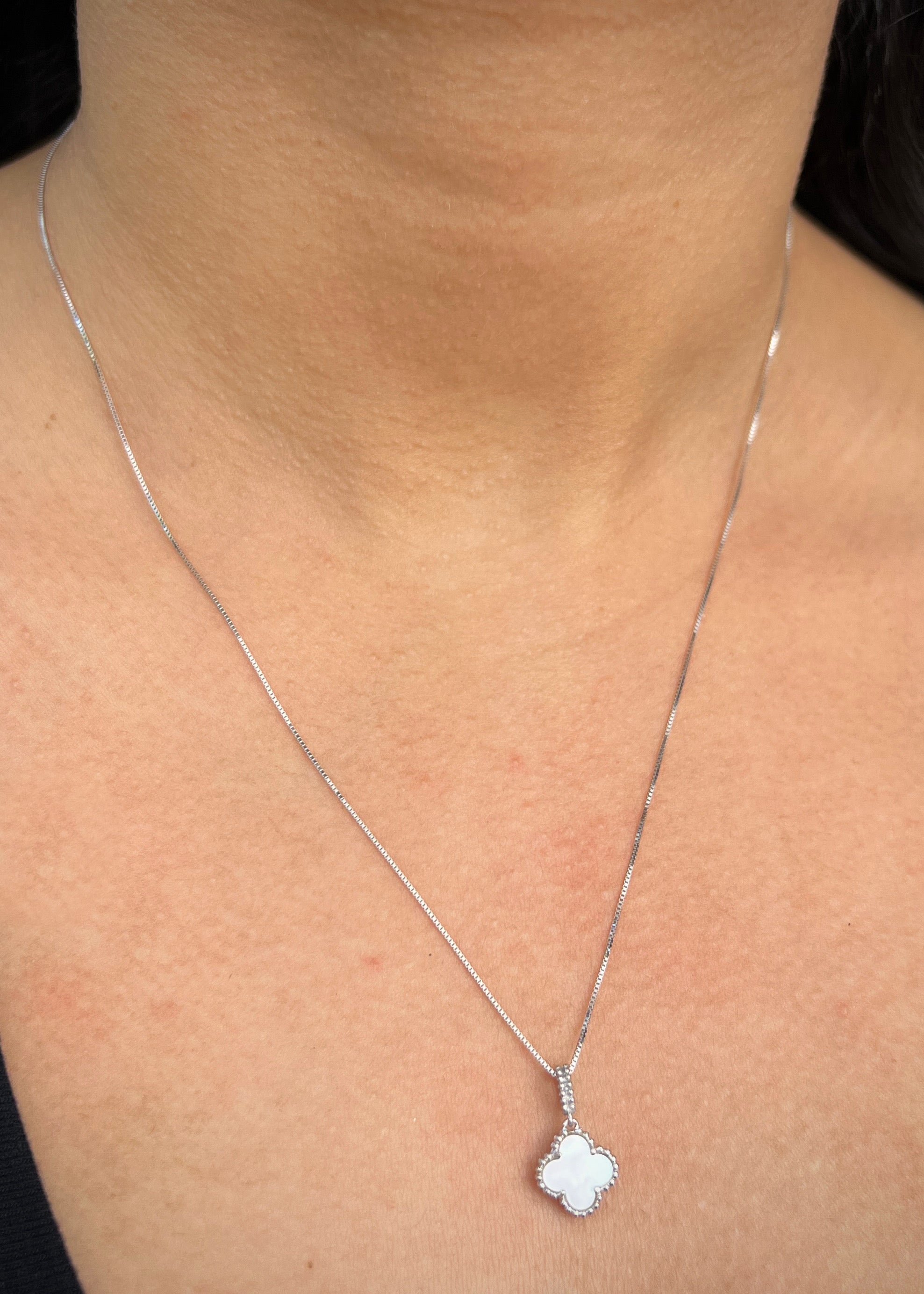 Set Cadena Veneciana Dije Lucky Blanco 2.4gr / Largo 50cm / Oro Blanco B