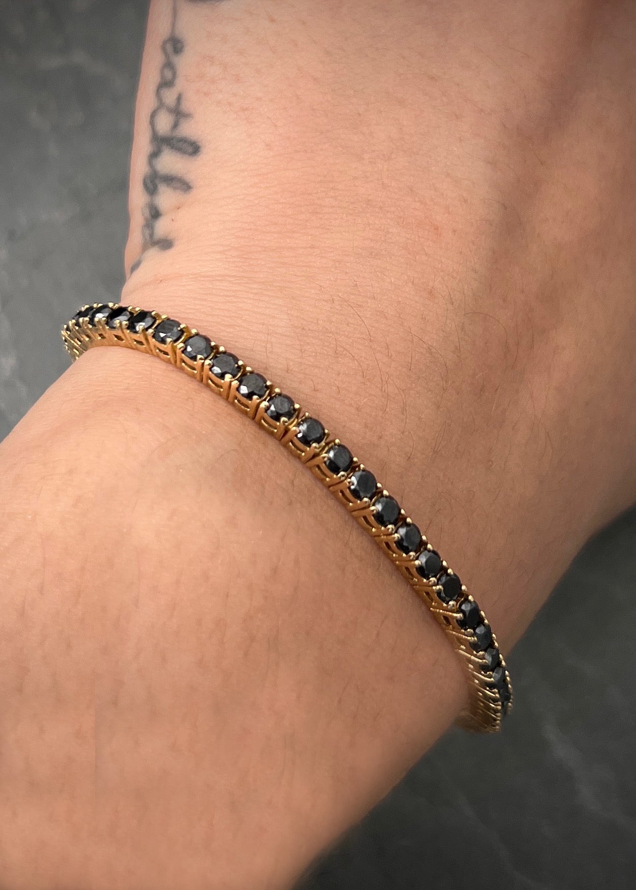 Pulso tenis con 260pts de diamante negro 10.6gr / Largo 17cm / Oro Amarillo italy cte (Joya) P