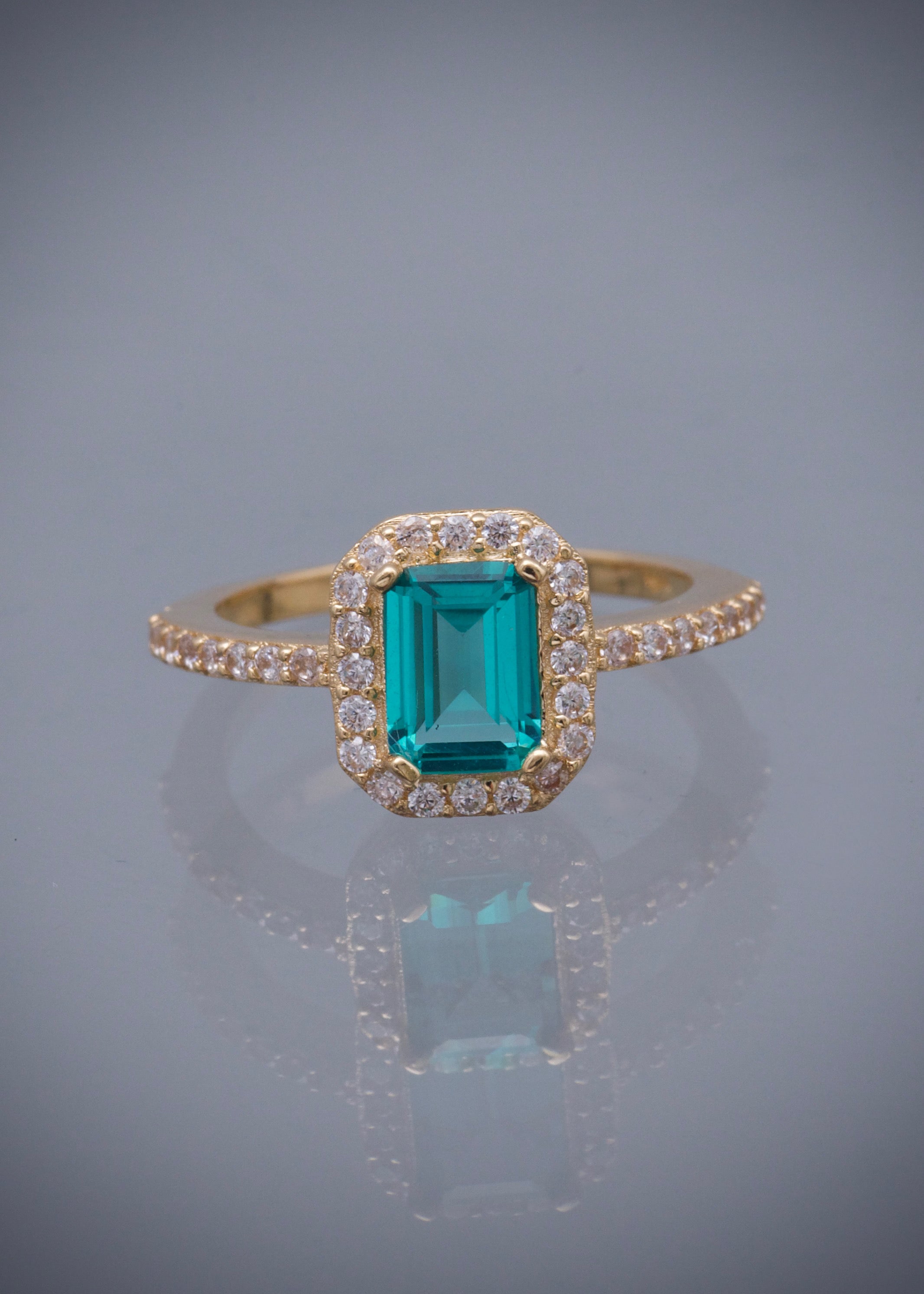 Solitario con swarovski verde corte esmeralda 3gr / TALLA 5 1/4 / Oro Amarillo Nac M
