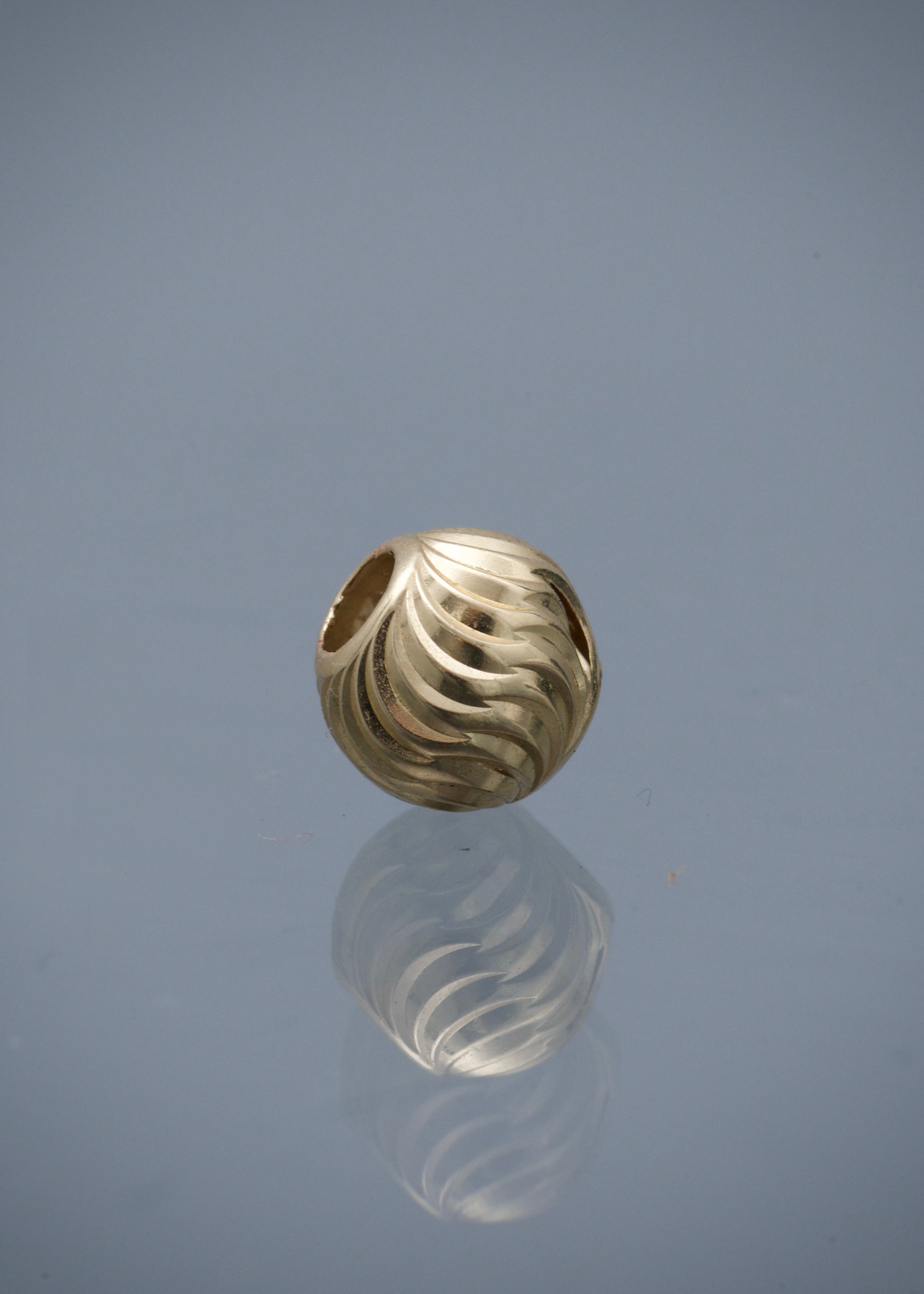 Bola Diamantada Luna 8mm 0.4gr / Oro amarillo Nac B