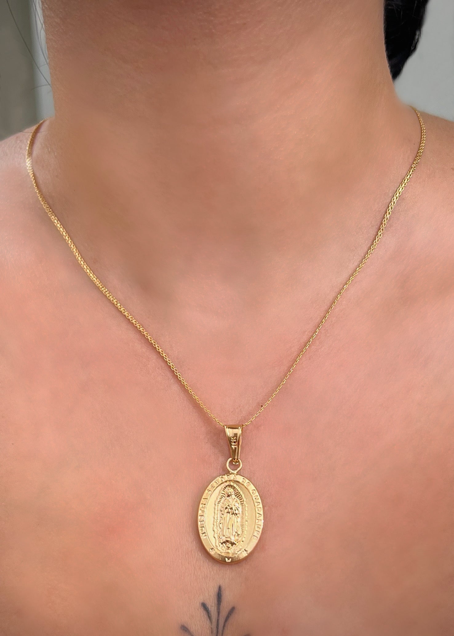 Dije virgen de guadalupe 2.3gr / Largo 3.7cm / Oro Amarillo Nac M