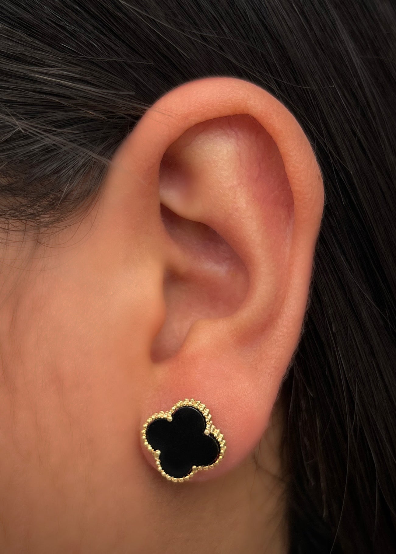 Topos lucky clover piedra negra 3.4gr / Largo 0.12cm / Oro Amarillo Nac M