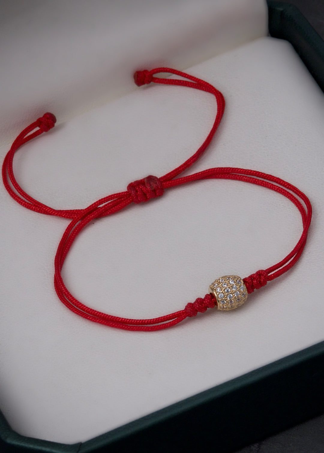Pulsera en hilo rojo con herraje 0.95gr — Oro Amarillo