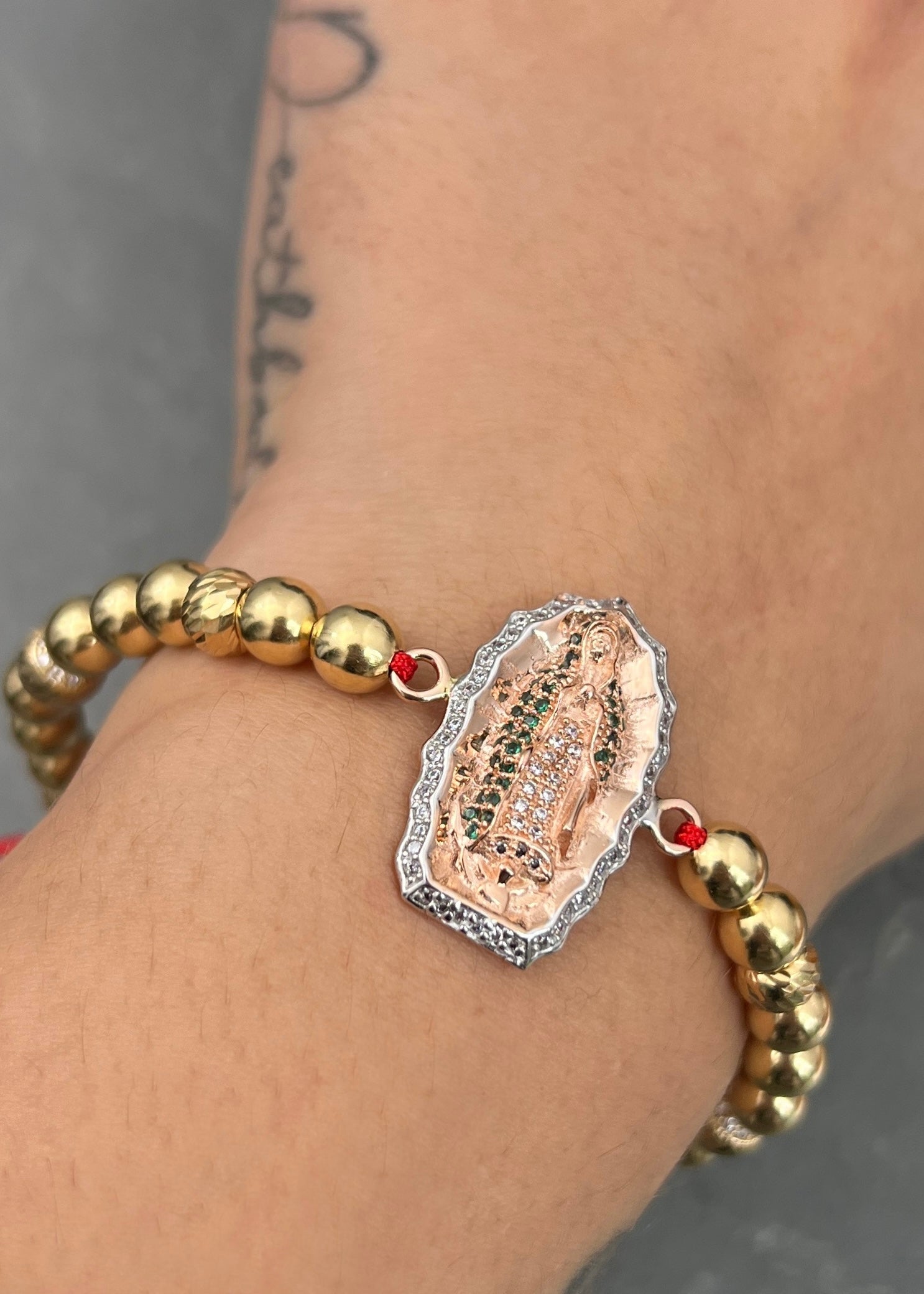 Pulsera en hilo rojo con herraje virgen de guadalupe 10.6gr / Dos Oros (Joya) M