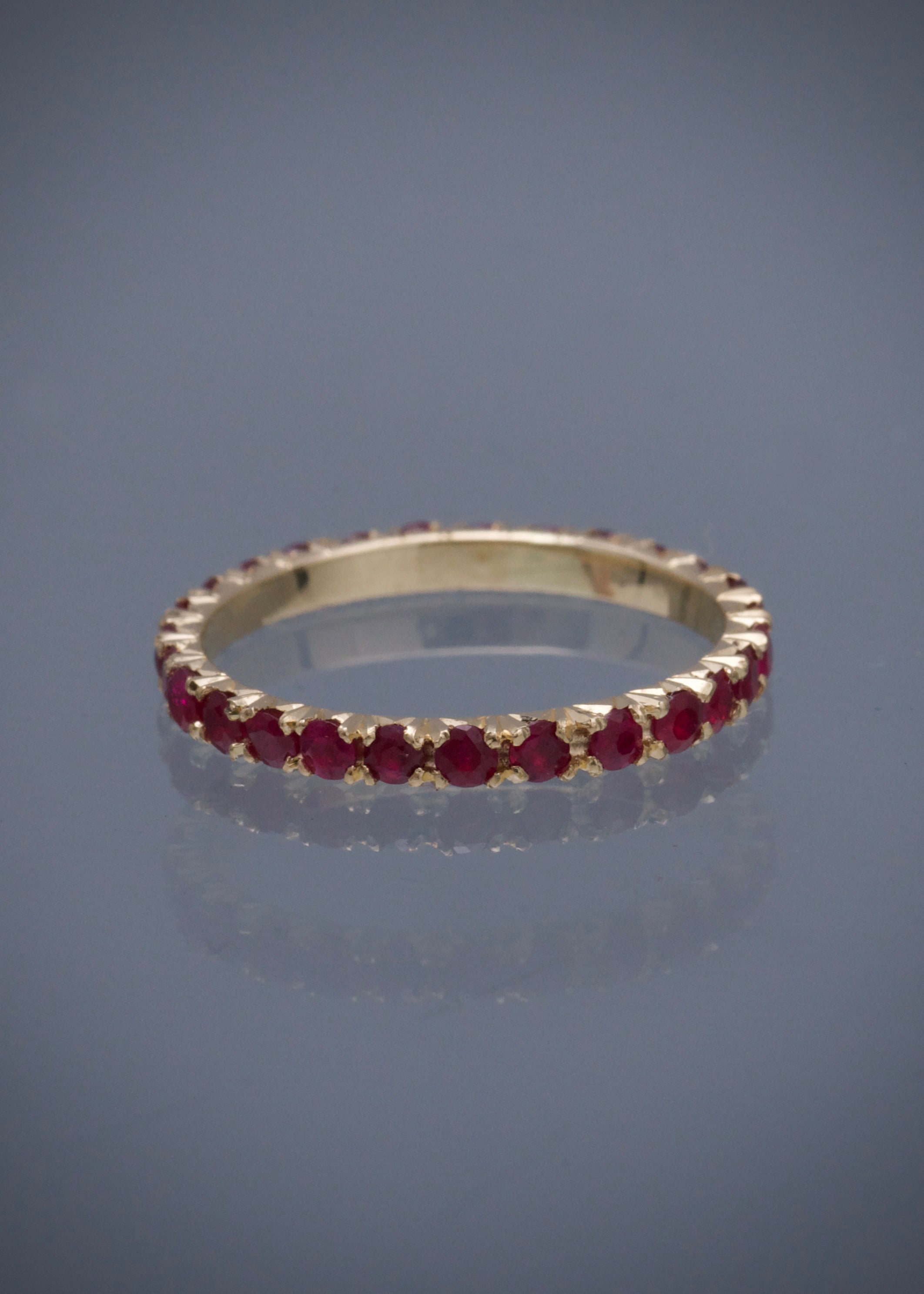 Anillo con 90pts de rubie 1.25gr / TALLA 5 / Oro Amarillo (Joya) P