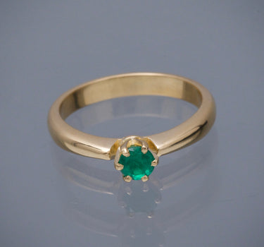 Solitario con 29pts de esmeralda 4.85gr / TALLA 8 / Oro Amarillo (Joya) M