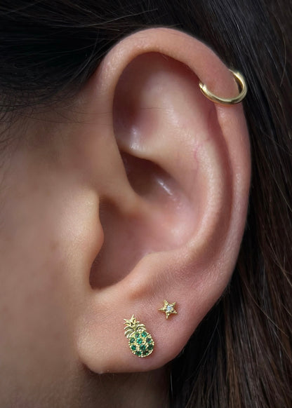 Topos piña con swarovski verde 0.8gr / Largo 0.77cm / Oro Amarillo Nac M