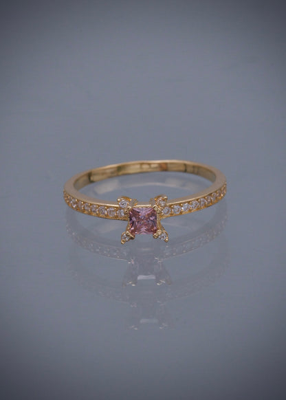 Solitario cuadrado con swarovski rosado y blanco 1.6gr / TALLA 5 1/4 / Oro Amarillo Nac M