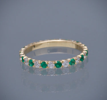 Anillo con 35pts de esmeraldas y 43pts de diamantes 1.25gr / TALLA 5 / Oro Amarillo (Joya) B