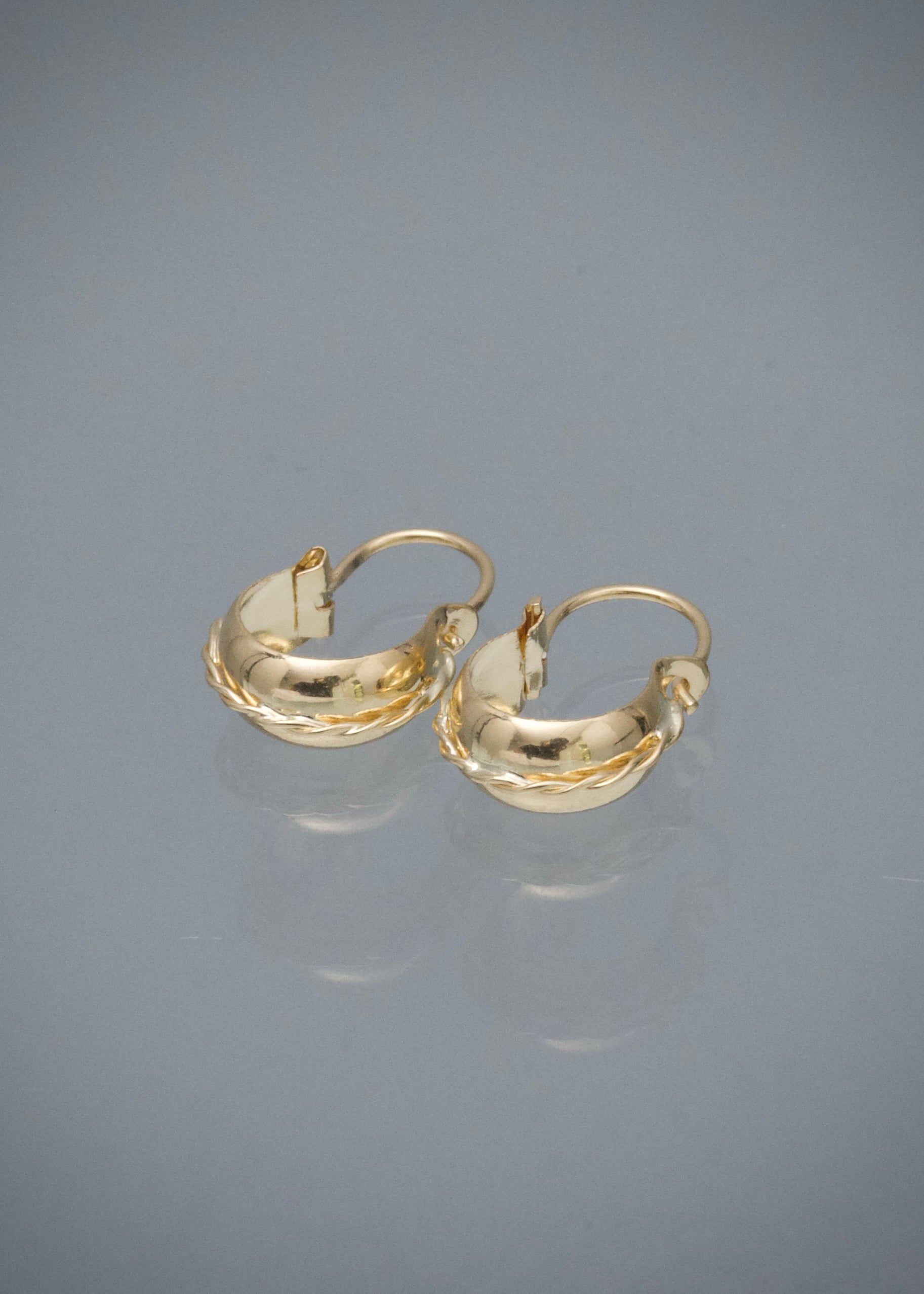 Candongas con Detalle 0.65gr / 1.3cm / 4.1mm — Oro Amarillo