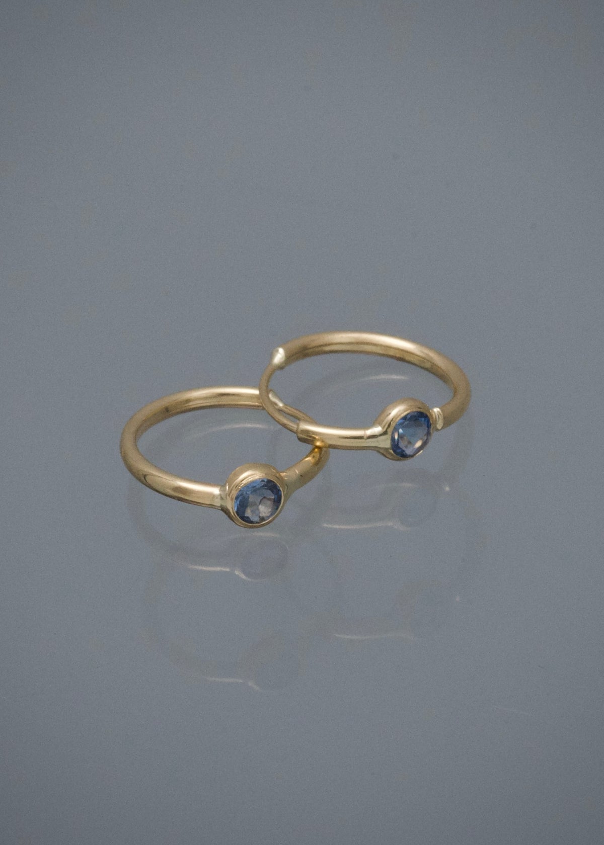Candongas con Swarovski Azul 0.5gr / 1.1cm / 3.4mm — Oro Amarillo